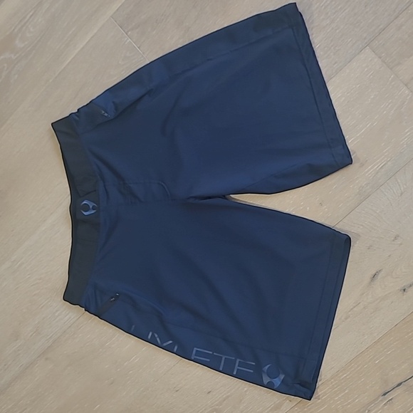 Hylete Athletic Shorts Men's Medium Navy Blue/Black Lightweight Workout Shorts - Picture 1 of 7